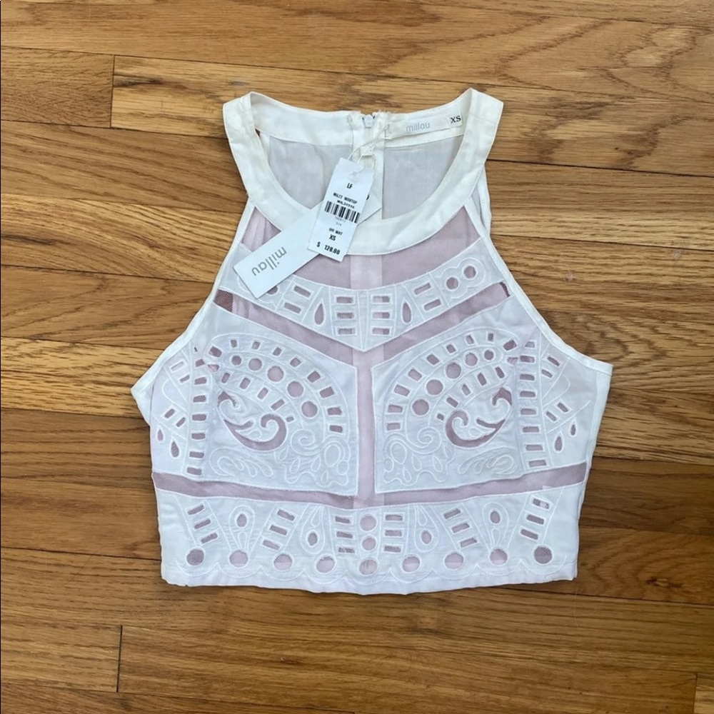 Woman sleeveless top